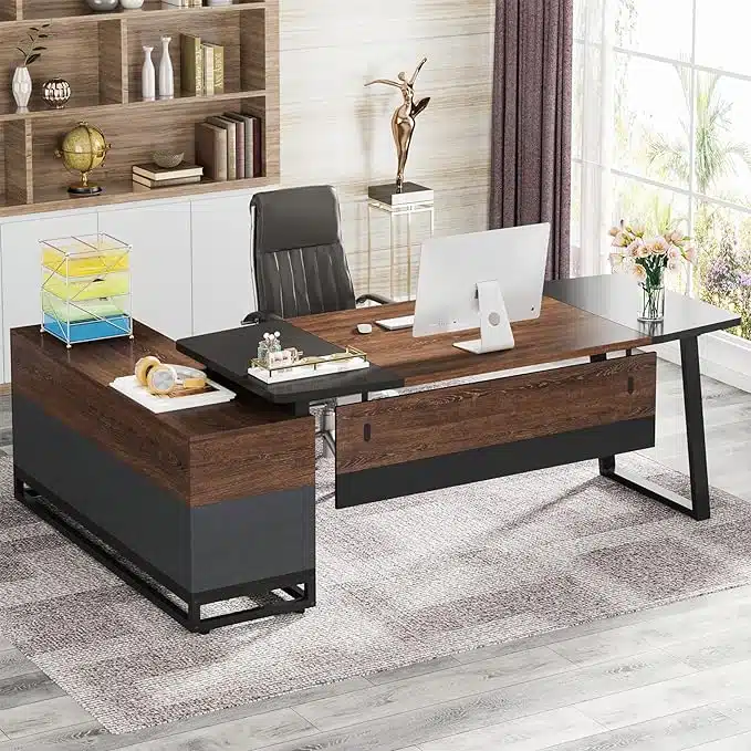 A picture of a desk in an office